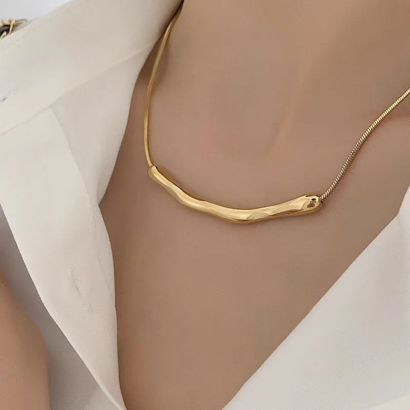 Irregular Wrinkles Curved Bend Pipe Necklace