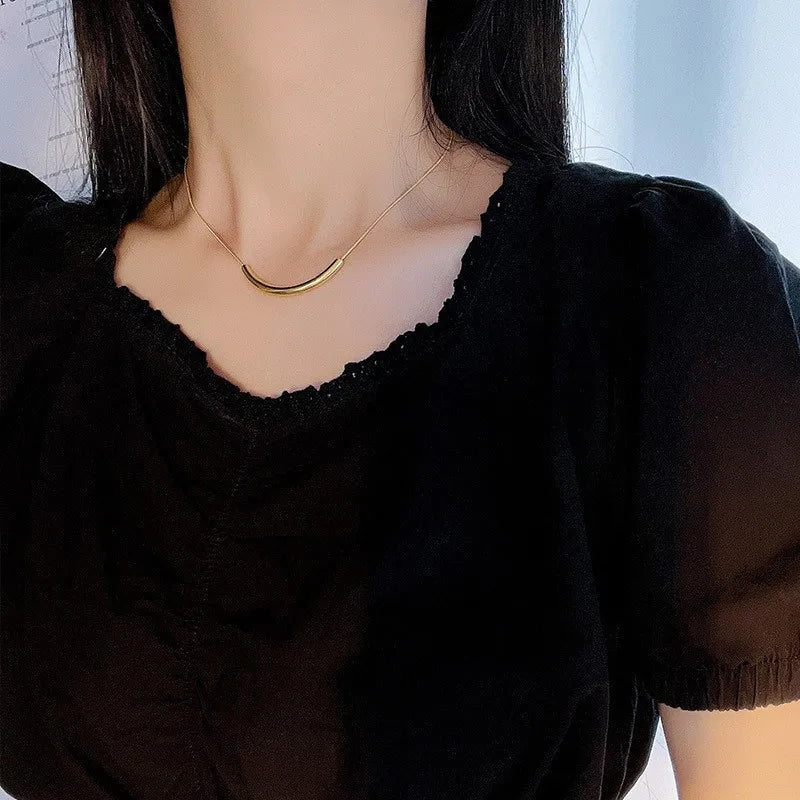 Irregular Wrinkles Curved Bend Pipe Necklace